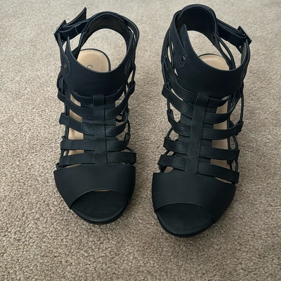 CITYCLASSIFIED Heels - Picture 2 of 3